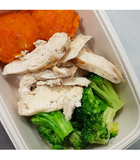 Grilled Chicken w/ Veggie Mash & Broccoli